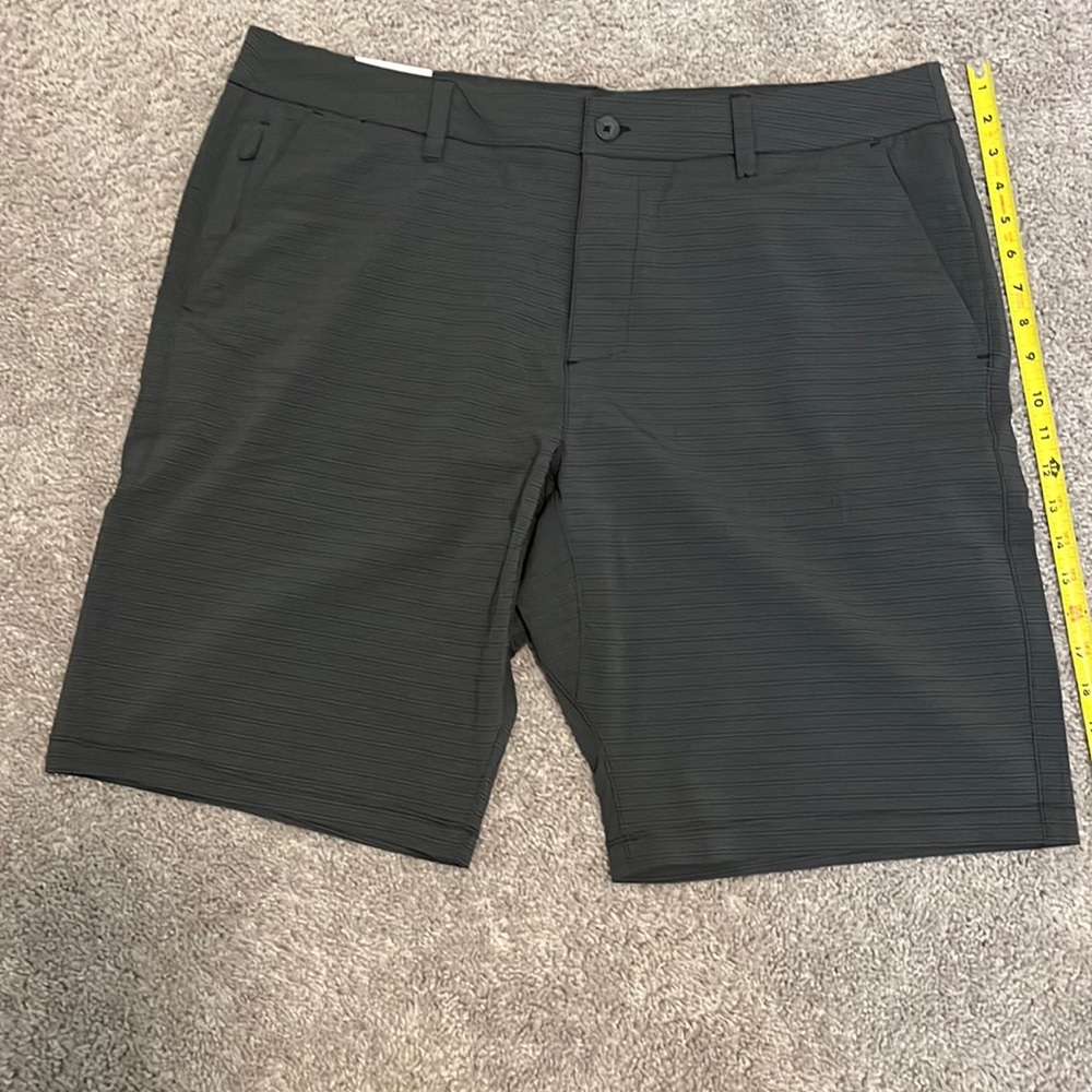 Men’s Hang Ten Shorts/swim trunks, NWT, Size 40, Black Striped